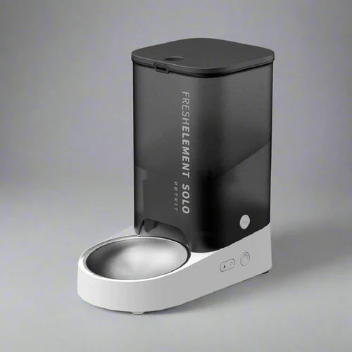 Fresh Element Solo Smart Pet Feeder with Wi-Fi and App Control Black and white pet water fountain with 'Freshelement Solo' branding on a gray background