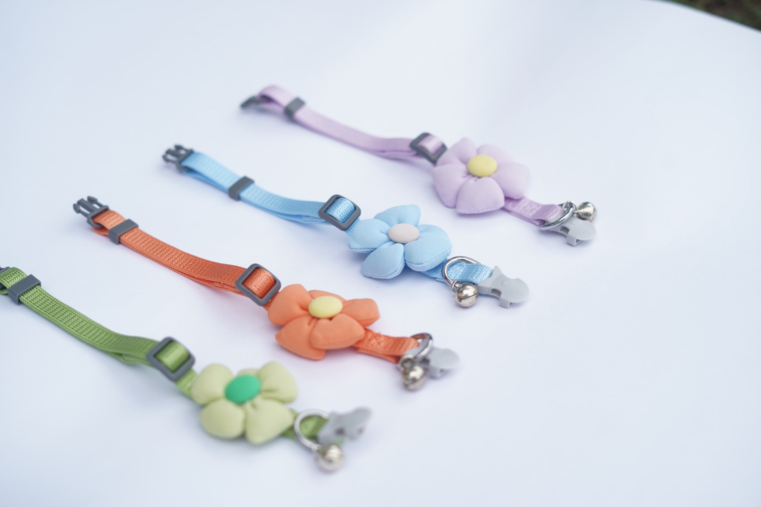 Flower pet collar with soft fabric flower for dogs and cats