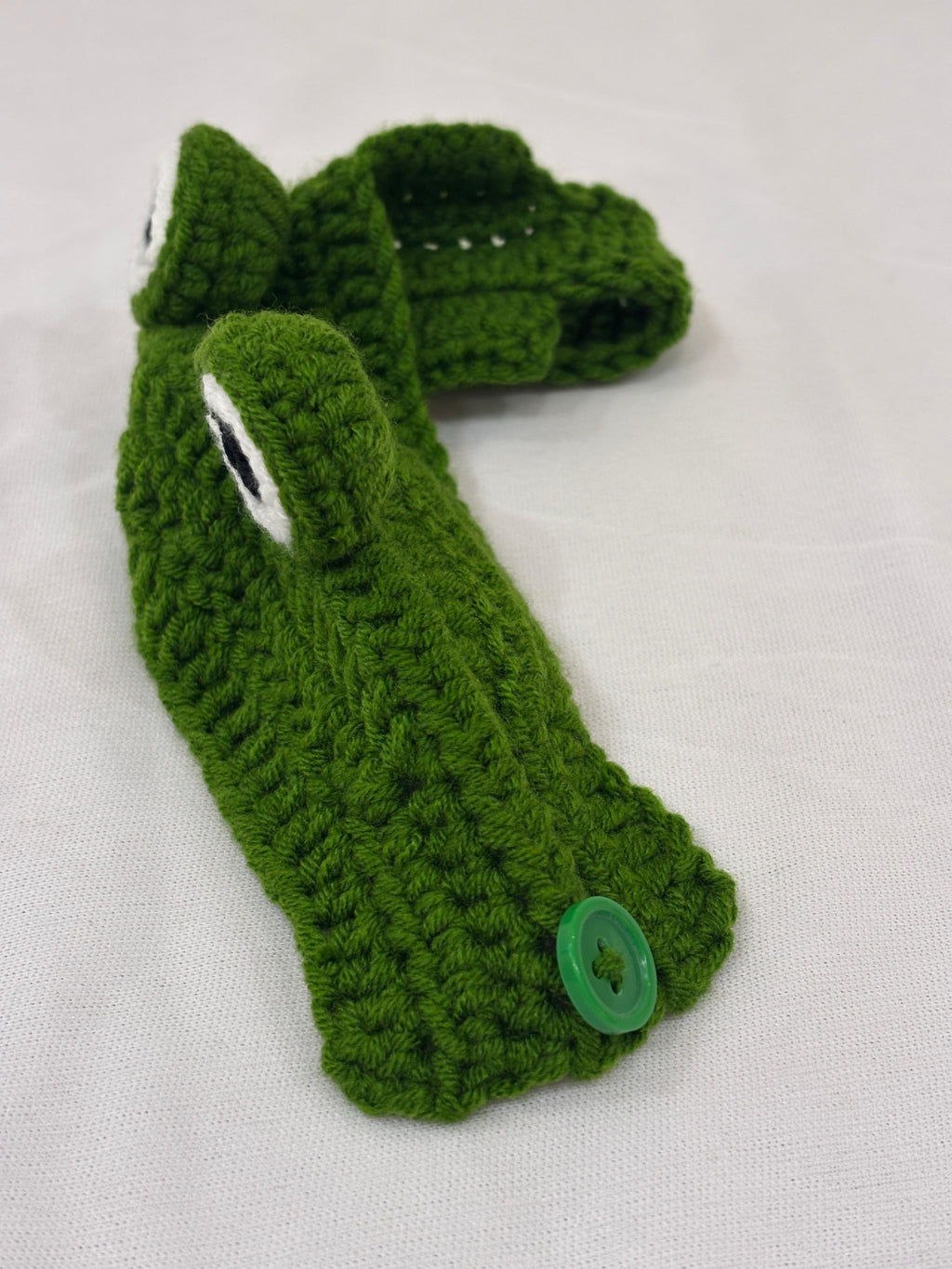 Green pet headband with 3D frog eyes 